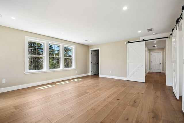 33 Seabiscuit Dr, Plymouth, MA 02360