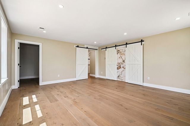 33 Seabiscuit Dr, Plymouth, MA 02360