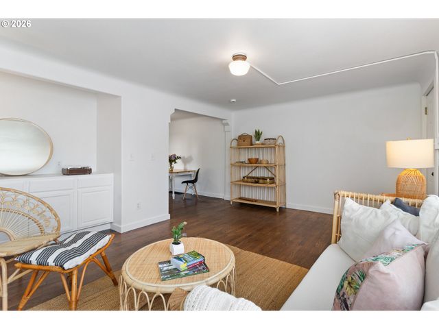 510 E 16TH St, Vancouver, WA 98663