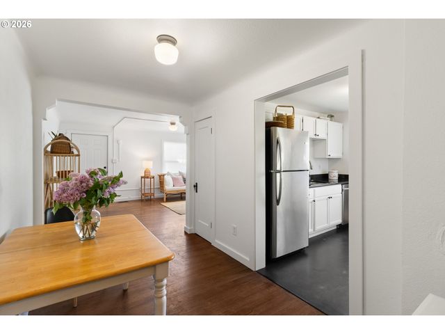 510 E 16TH St, Vancouver, WA 98663