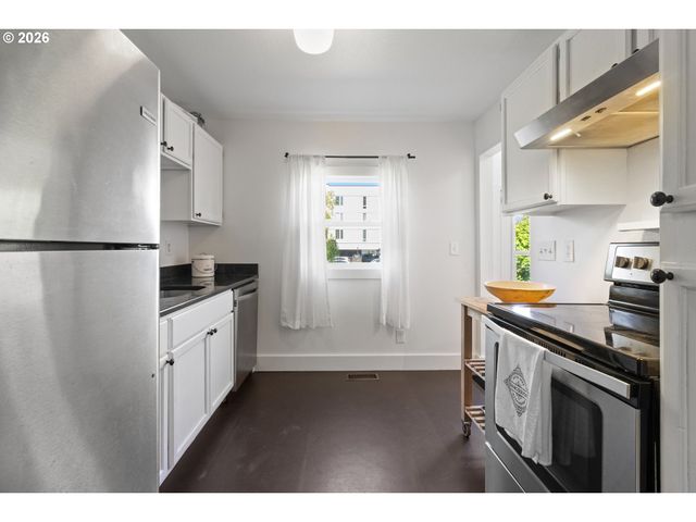 510 E 16TH St, Vancouver, WA 98663