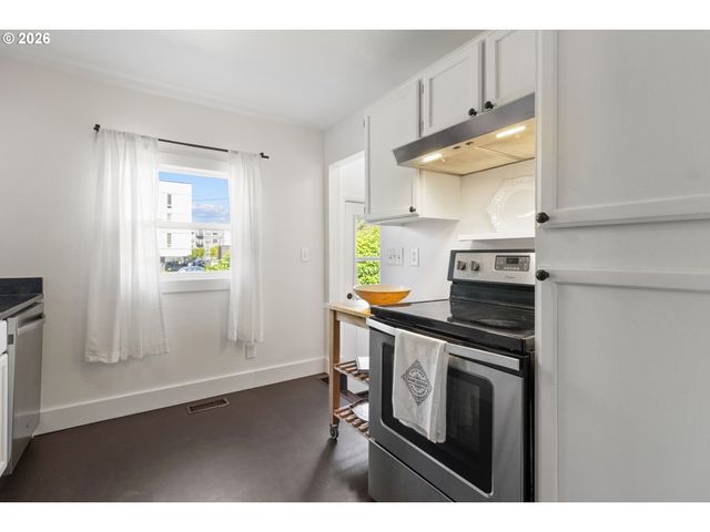 510 E 16TH St, Vancouver, WA 98663