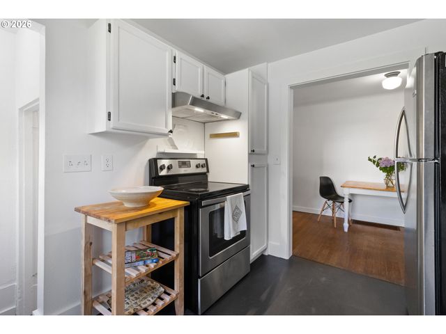 510 E 16TH St, Vancouver, WA 98663