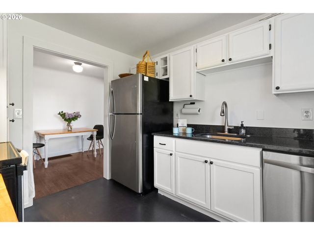 510 E 16TH St, Vancouver, WA 98663