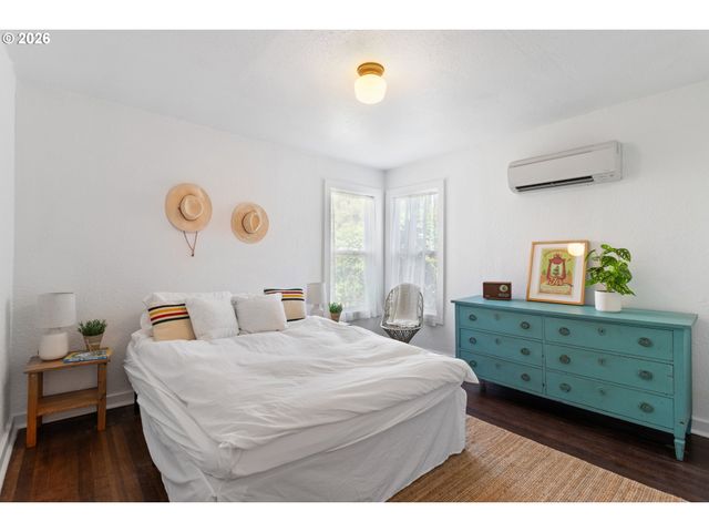 510 E 16TH St, Vancouver, WA 98663