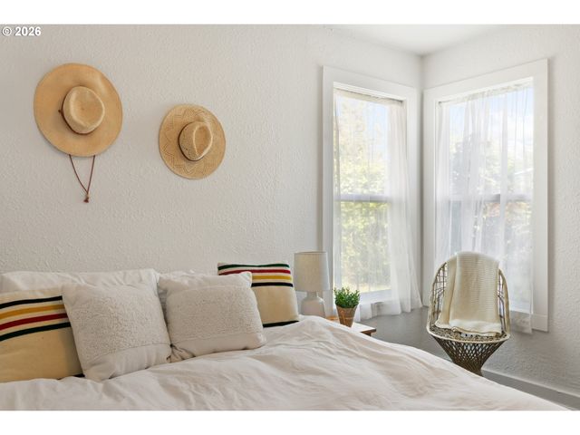 510 E 16TH St, Vancouver, WA 98663