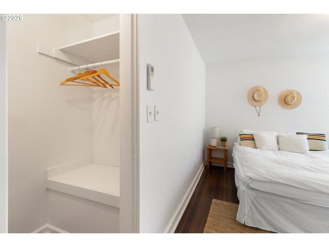 510 E 16TH St, Vancouver, WA 98663