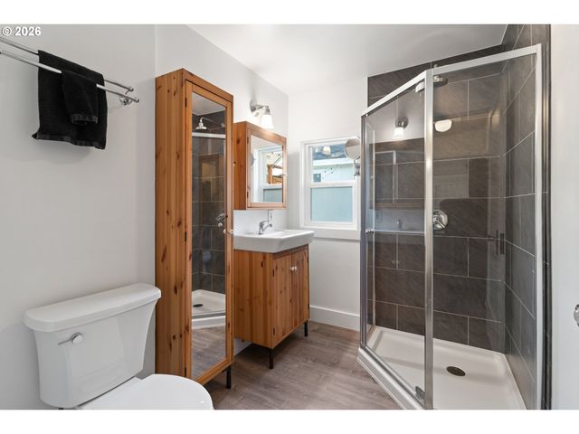 510 E 16TH St, Vancouver, WA 98663