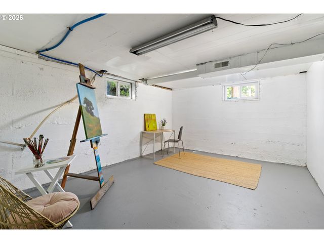 510 E 16TH St, Vancouver, WA 98663