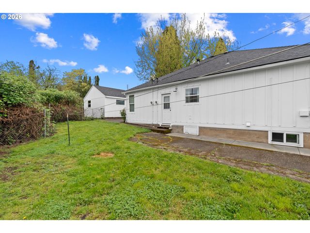 510 E 16TH St, Vancouver, WA 98663