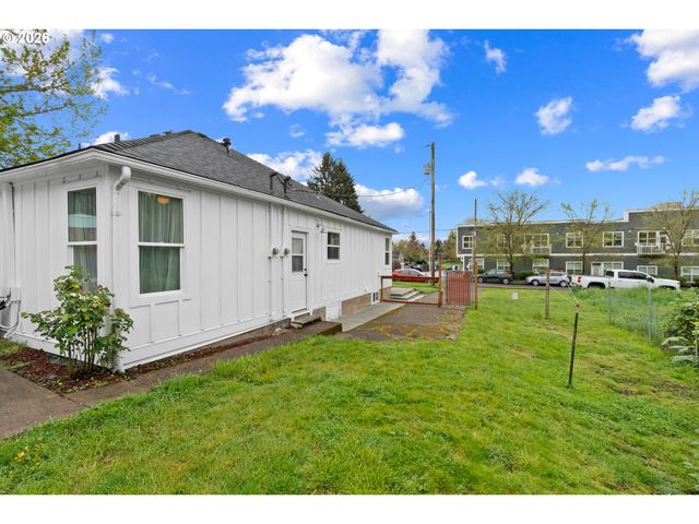 510 E 16TH St, Vancouver, WA 98663