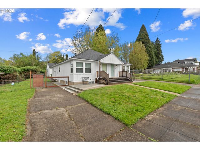 510 E 16TH St, Vancouver, WA 98663