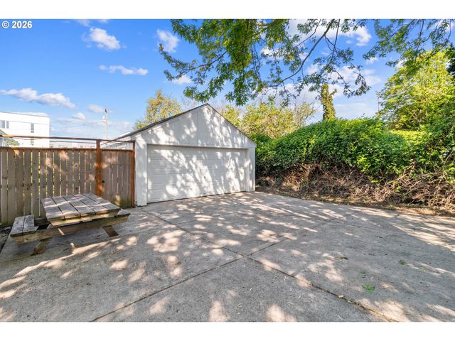 510 E 16TH St, Vancouver, WA 98663