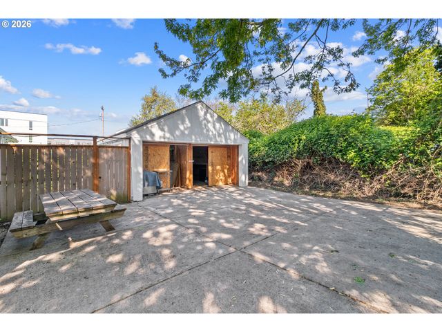 510 E 16TH St, Vancouver, WA 98663