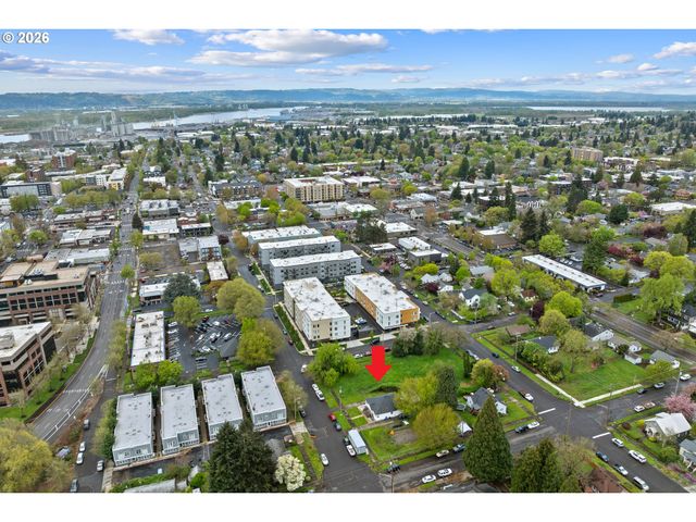 510 E 16TH St, Vancouver, WA 98663