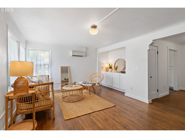 510 E 16TH St, Vancouver, WA 98663