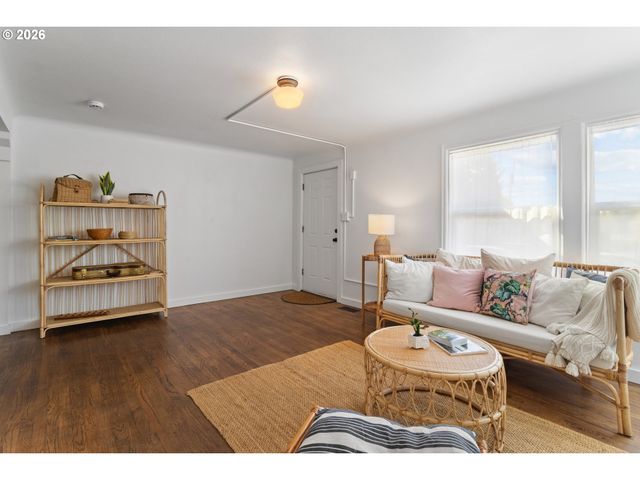 510 E 16TH St, Vancouver, WA 98663