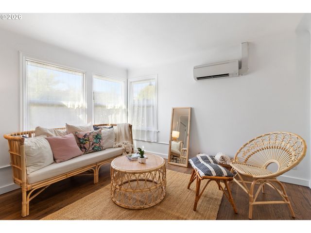 510 E 16TH St, Vancouver, WA 98663