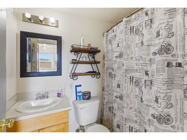 1035 MADERA St, Eugene, OR 97402