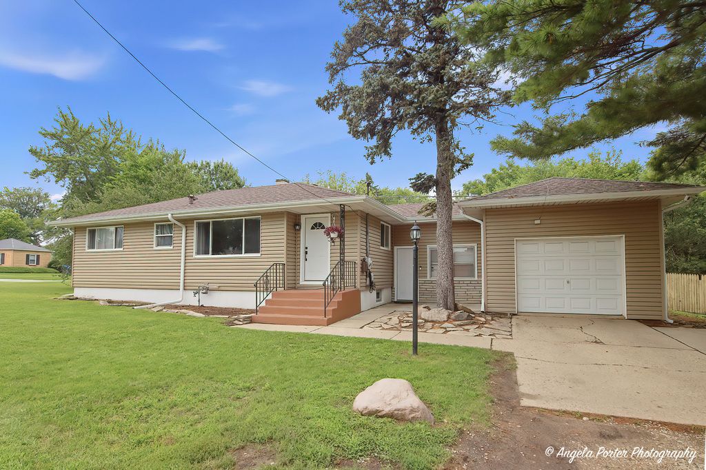2023 ELIM Avenue, Zion, IL 60099