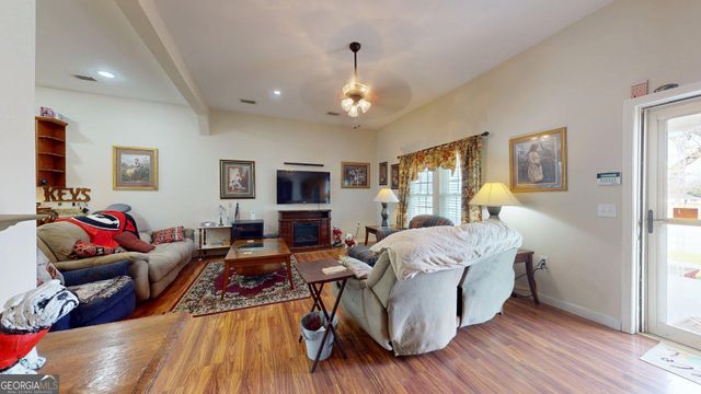 297 N Rountree Street, Metter, GA 30439