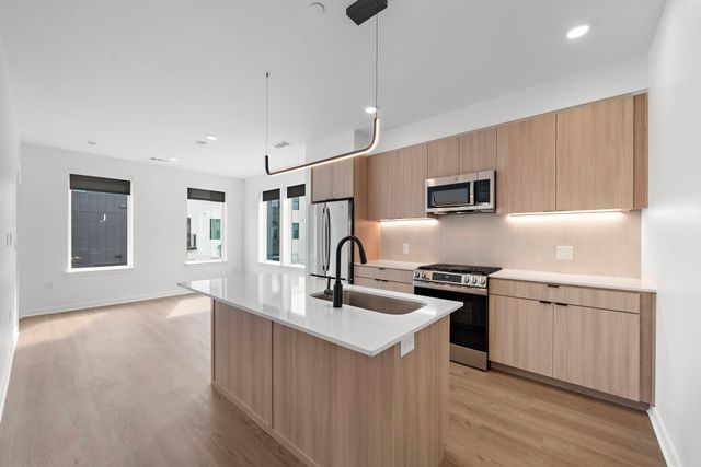 1941 Sawdust Road 402, The Woodlands, TX 77380
