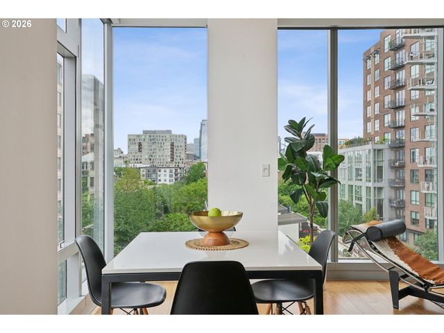 1001 Nw LOVEJOY St 512, Portland, OR 97209