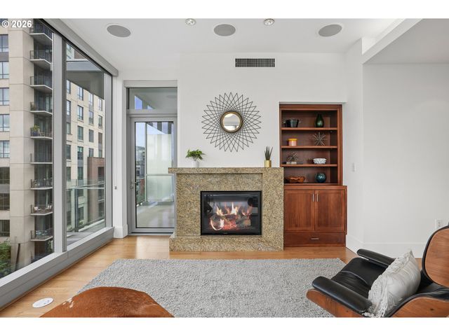 1001 Nw LOVEJOY St 512, Portland, OR 97209