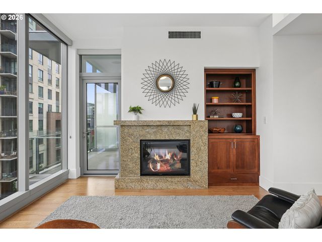 1001 Nw LOVEJOY St 512, Portland, OR 97209
