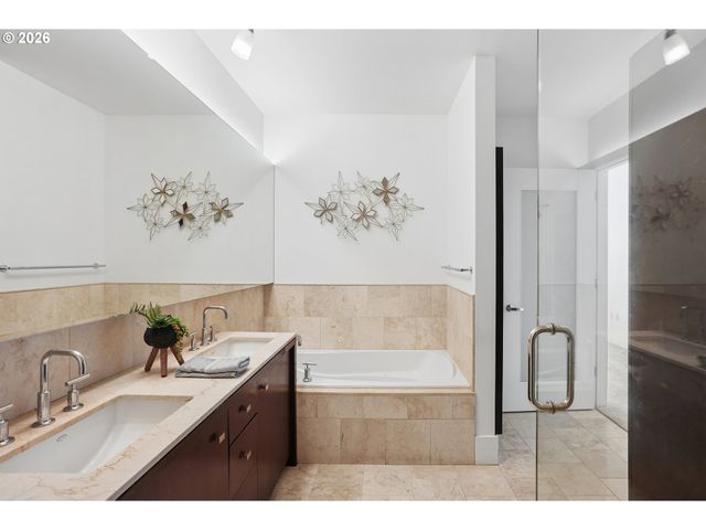 1001 Nw LOVEJOY St 512, Portland, OR 97209