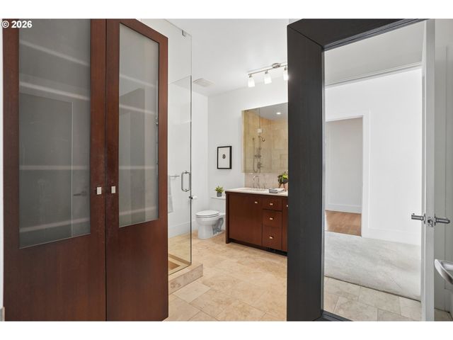 1001 Nw LOVEJOY St 512, Portland, OR 97209