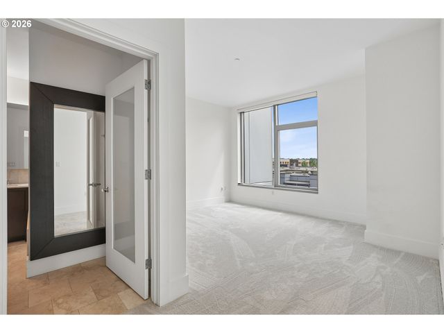 1001 Nw LOVEJOY St 512, Portland, OR 97209
