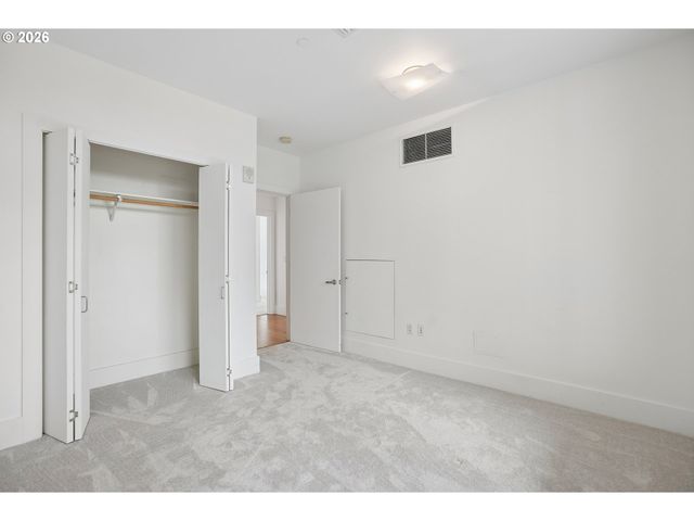 1001 Nw LOVEJOY St 512, Portland, OR 97209
