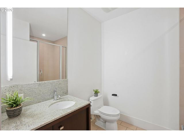 1001 Nw LOVEJOY St 512, Portland, OR 97209