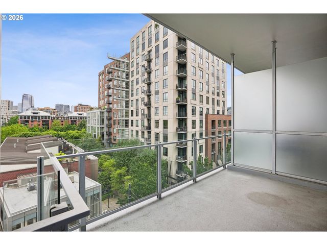 1001 Nw LOVEJOY St 512, Portland, OR 97209