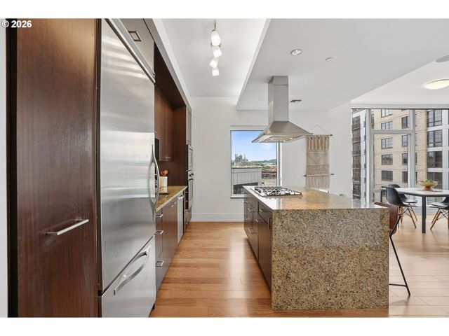 1001 Nw LOVEJOY St 512, Portland, OR 97209