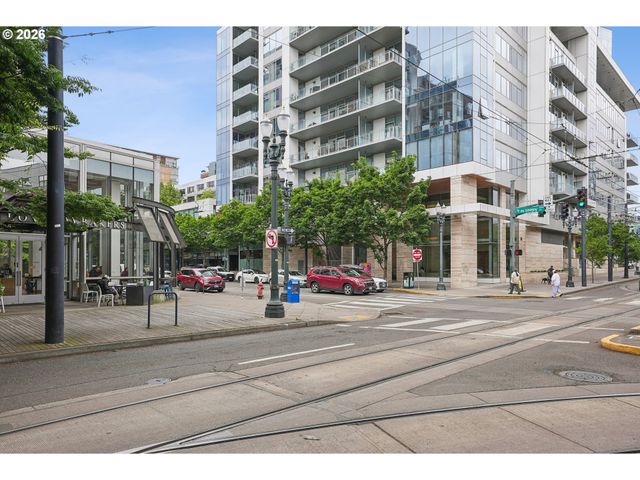 1001 Nw LOVEJOY St 512, Portland, OR 97209