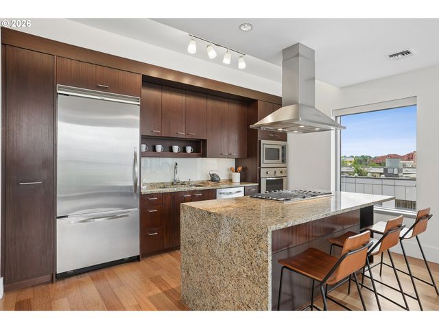 1001 Nw LOVEJOY St 512, Portland, OR 97209