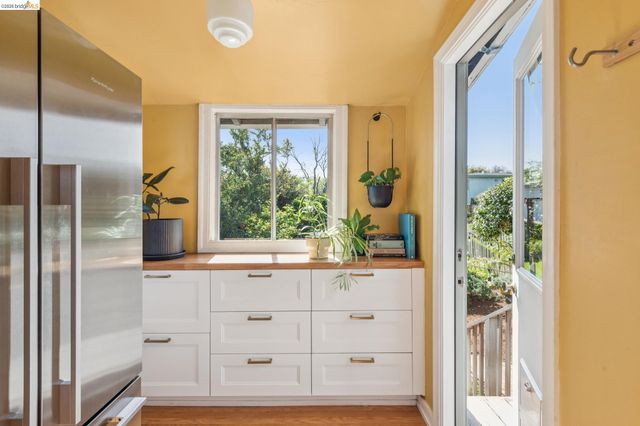 6004 Orchard Ave, Richmond, CA 94804