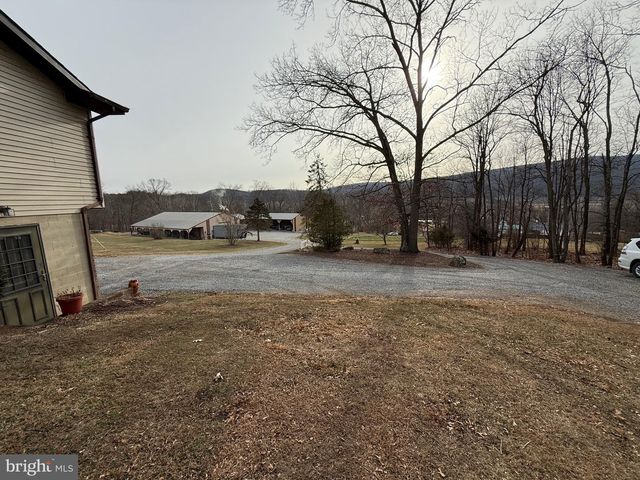 55 FAIRFAX CORNER RD, Cabins, WV 26855