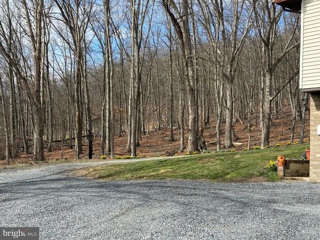 55 FAIRFAX CORNER RD, Cabins, WV 26855