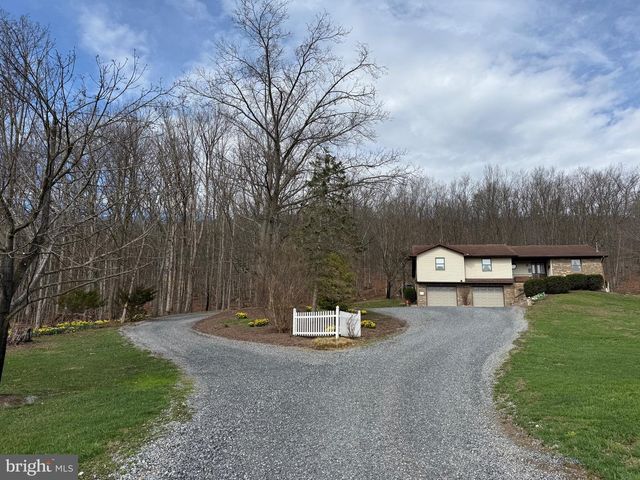 55 FAIRFAX CORNER RD, Cabins, WV 26855