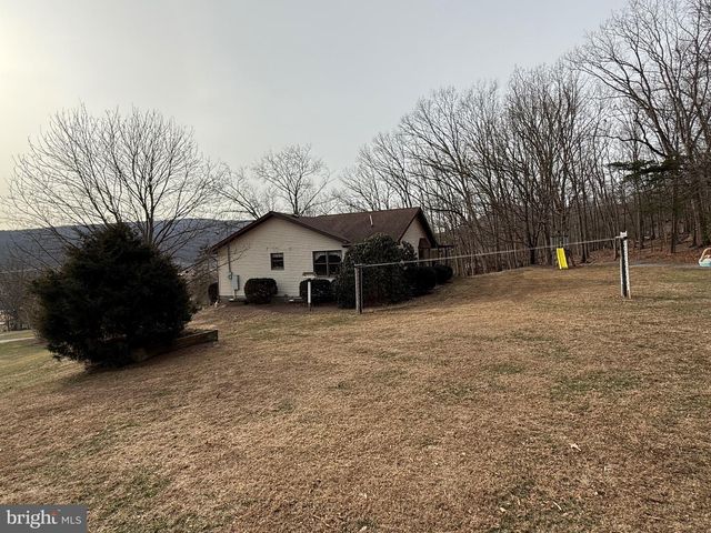 55 FAIRFAX CORNER RD, Cabins, WV 26855
