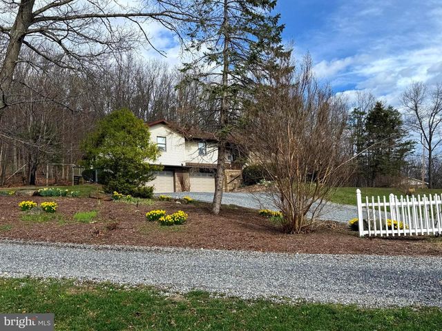 55 FAIRFAX CORNER RD, Cabins, WV 26855