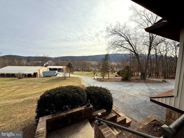 55 FAIRFAX CORNER RD, Cabins, WV 26855