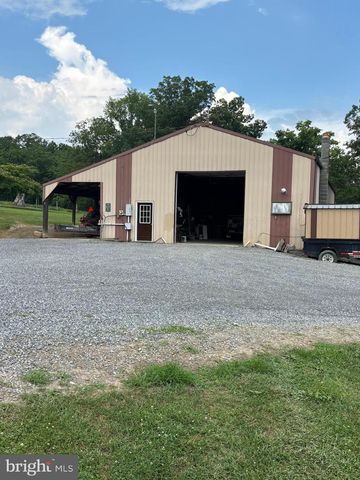 55 FAIRFAX CORNER RD, Cabins, WV 26855