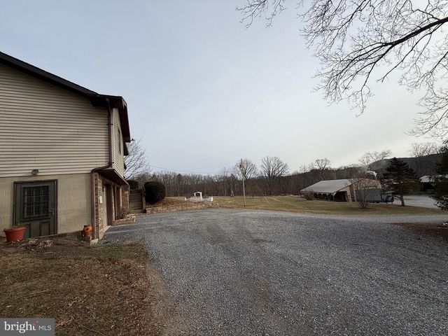 55 FAIRFAX CORNER RD, Cabins, WV 26855