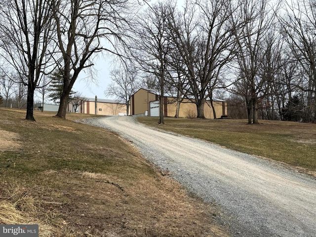 55 FAIRFAX CORNER RD, Cabins, WV 26855