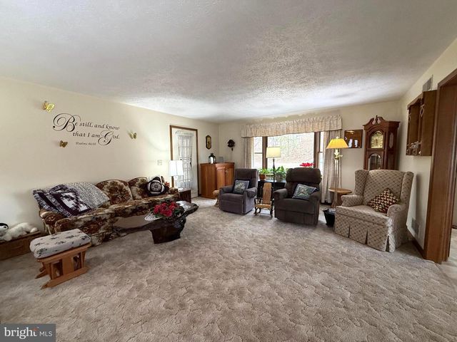 55 FAIRFAX CORNER RD, Cabins, WV 26855