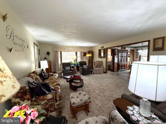 55 FAIRFAX CORNER RD, Cabins, WV 26855